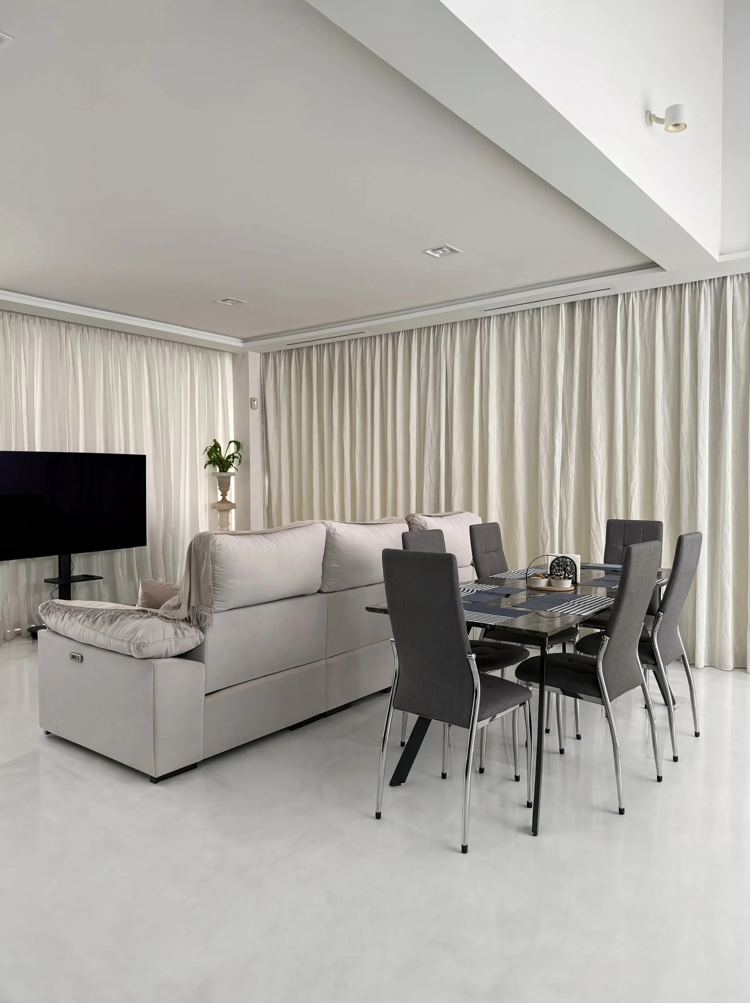 Comedor — Villa Capitan, Villamartín
