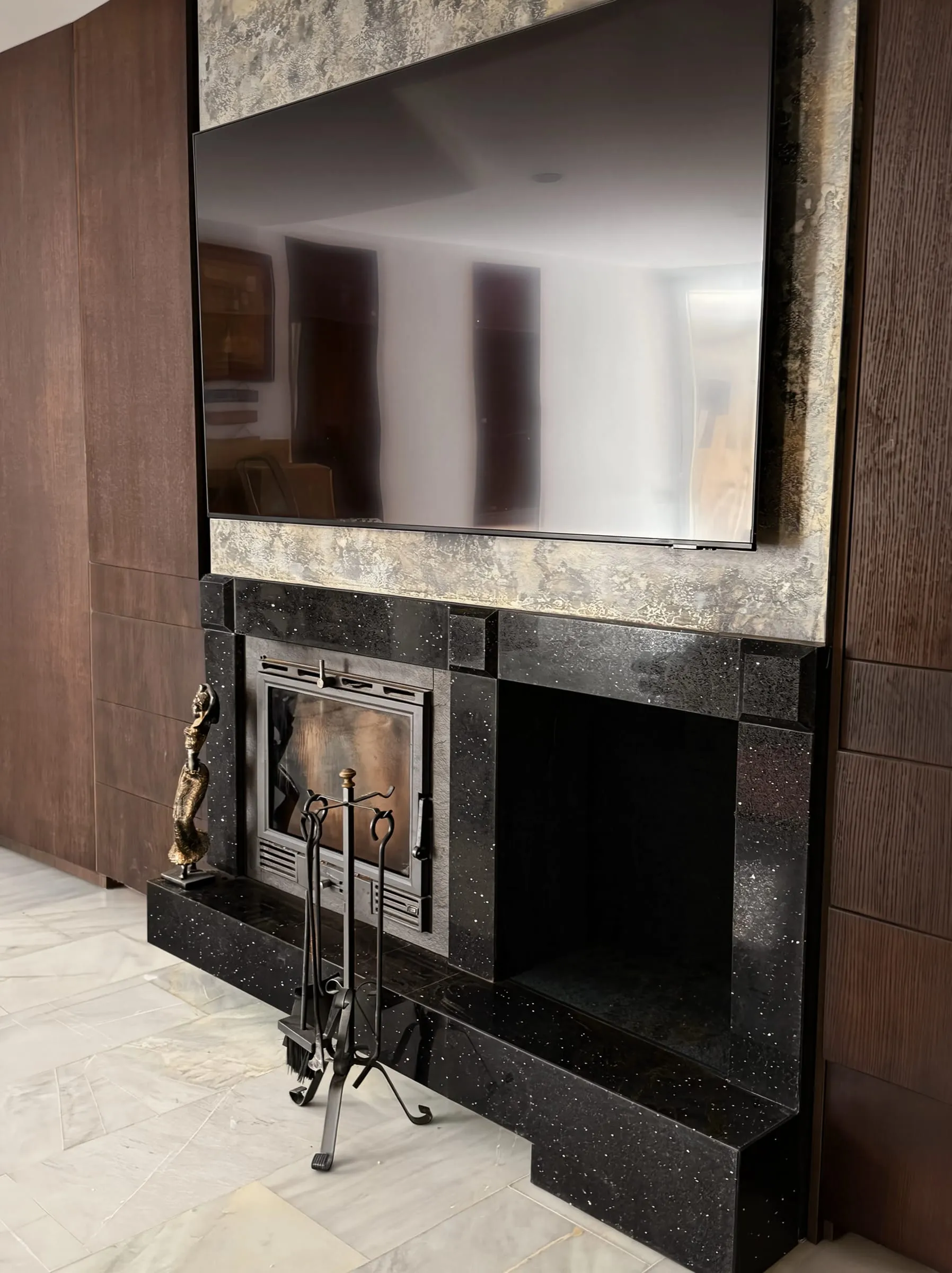 Salón con chimenea — Villa Capitan, Villamartín