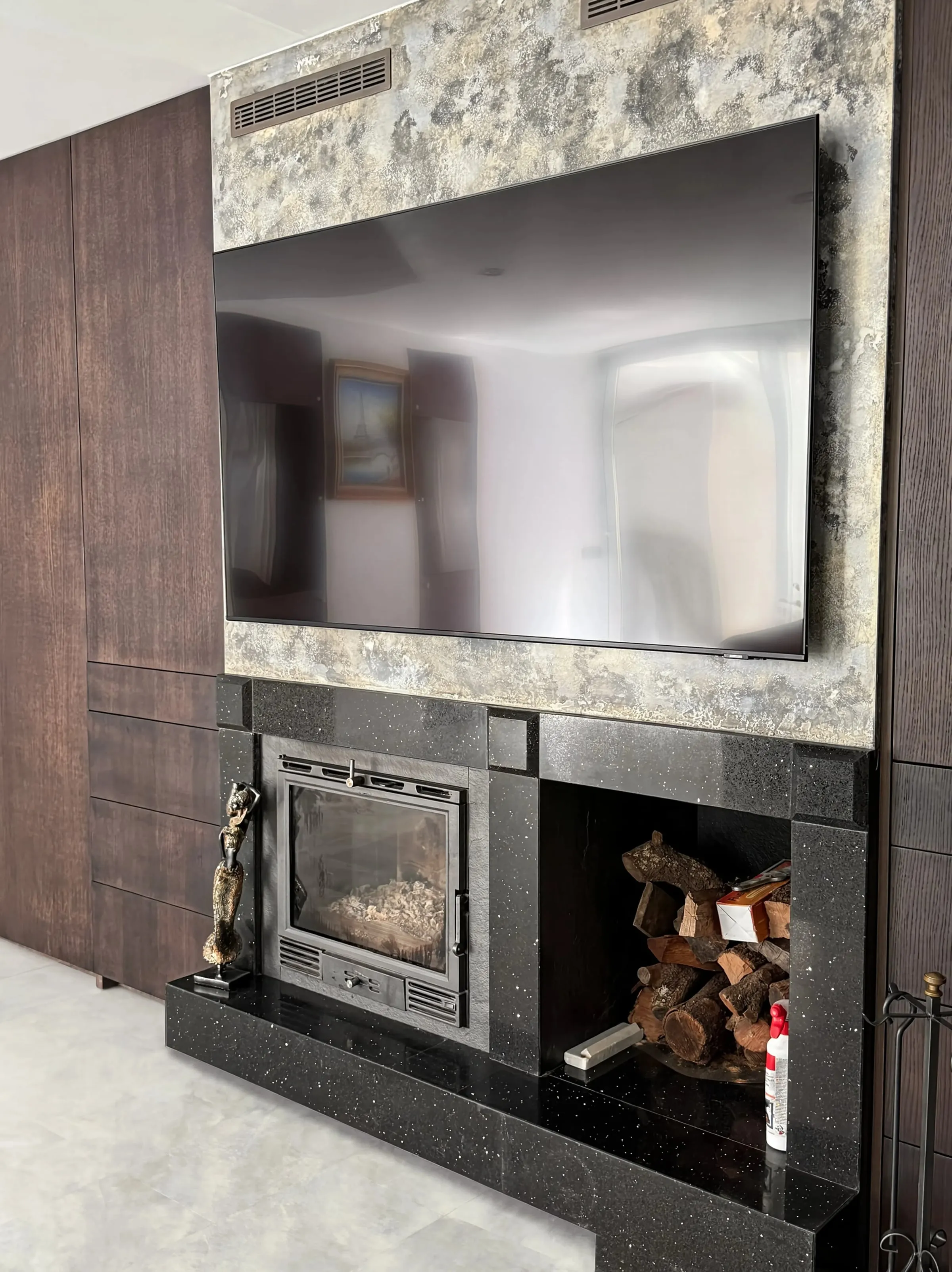 Salón con chimenea — Villa Capitan, Villamartín