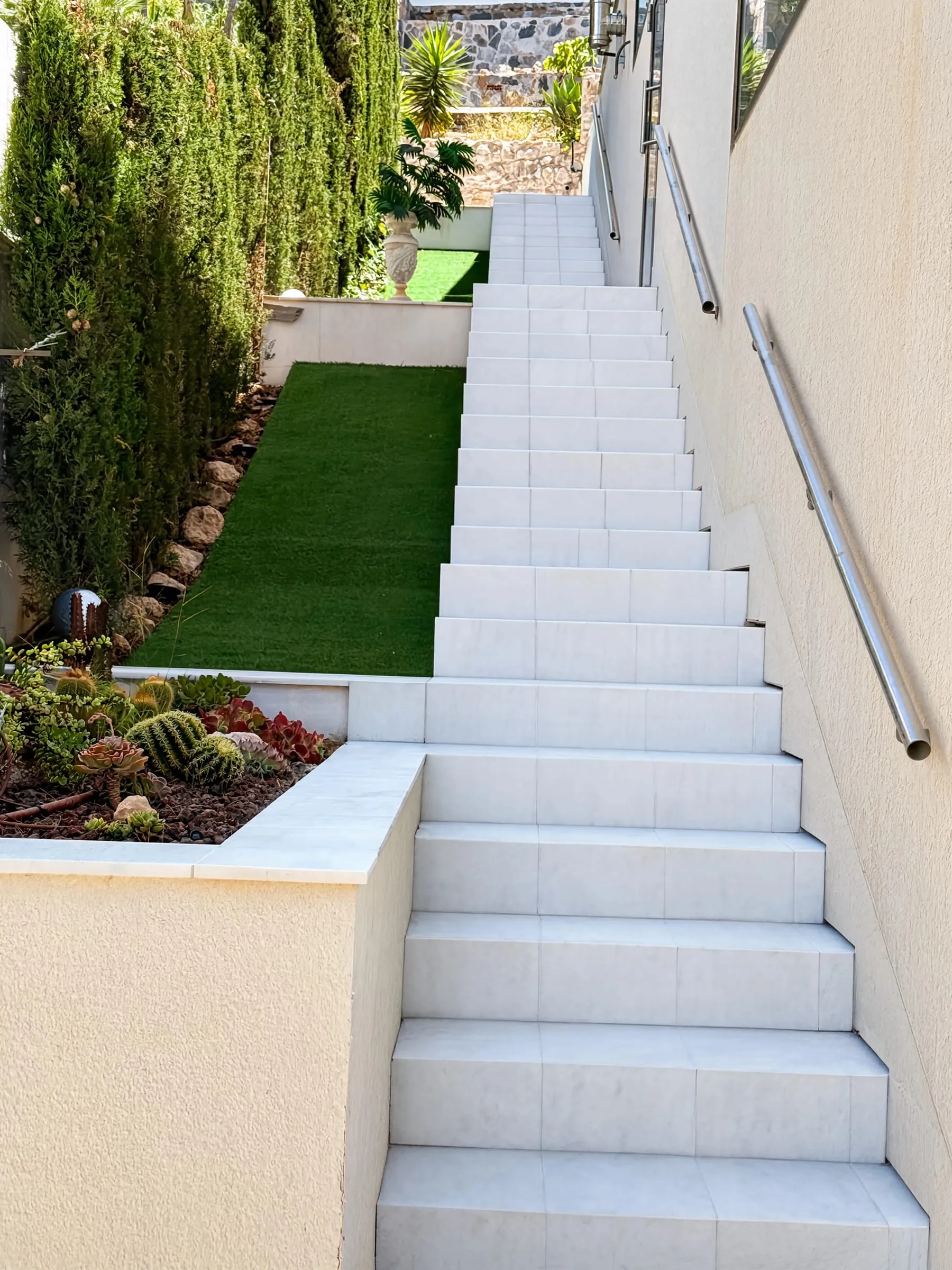 Escaleras del jardín — Villa Capitan, Villamartín