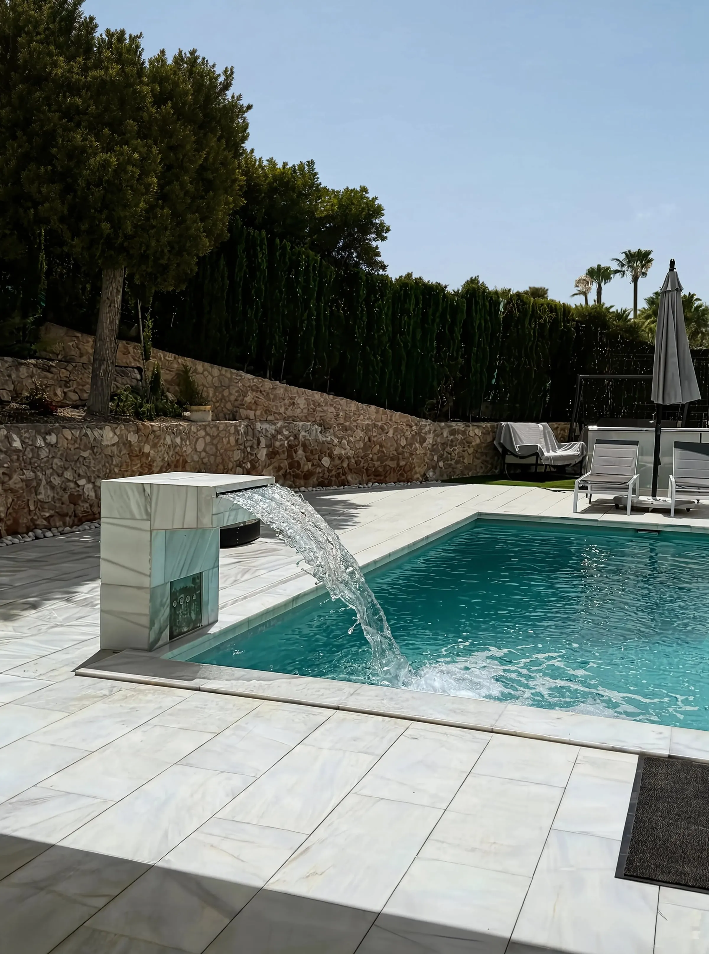 Piscina privada con hidromasaje — Villa Capitan, Villamartín